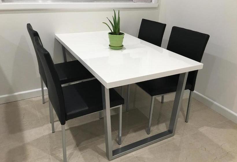 פנסיון Ivy Units Glen Waverley