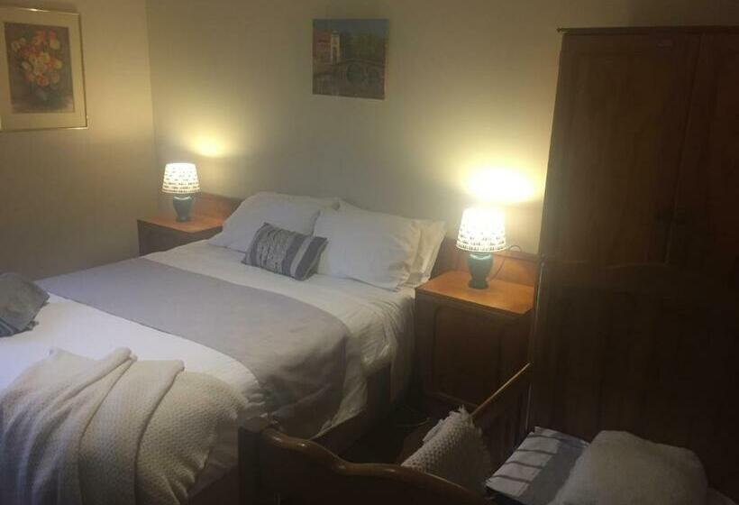 ペンション Oaktree Guest House