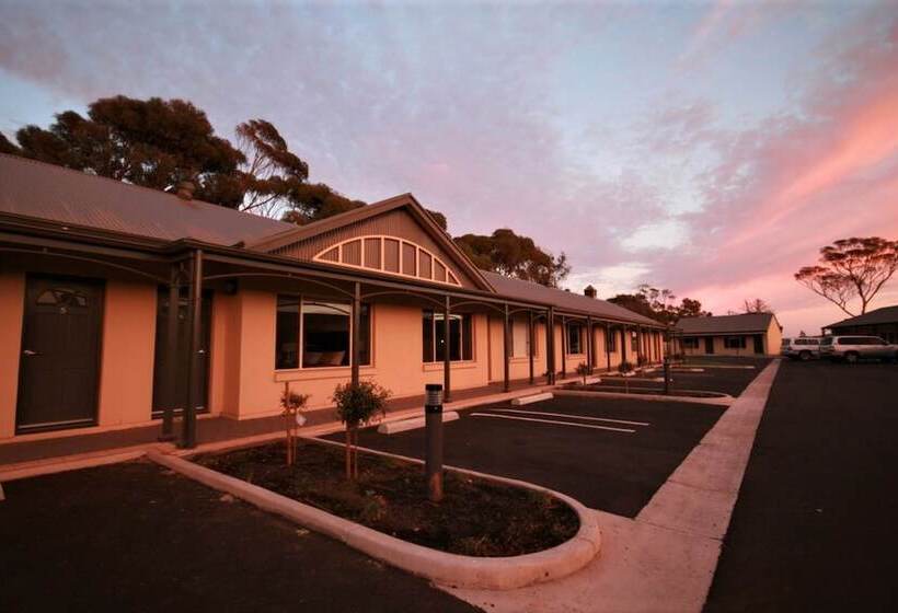 Sundowner Motel