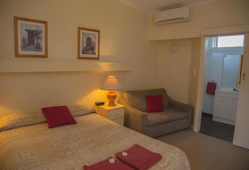 Tarra Motel