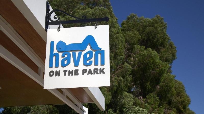 تختخواب و صبحانه Haven On The Park