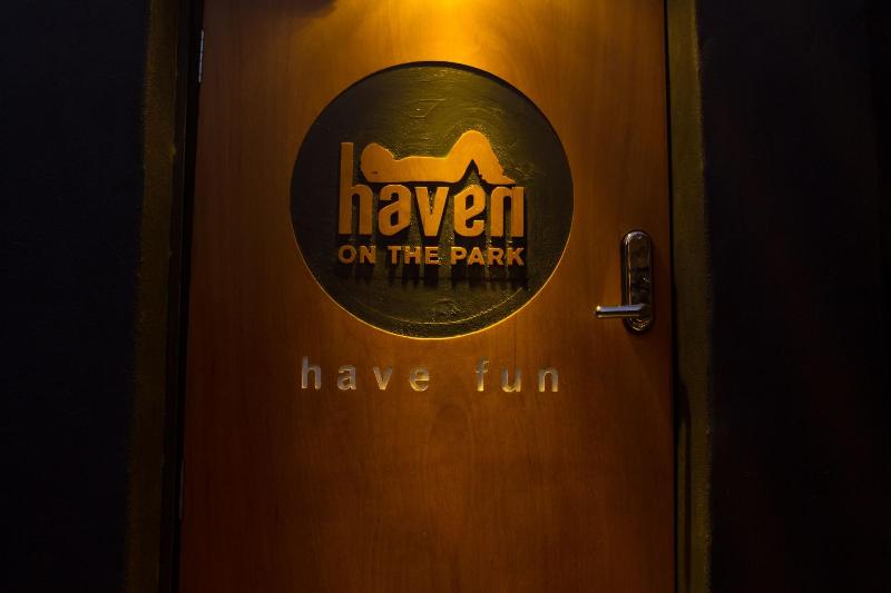 تختخواب و صبحانه Haven On The Park