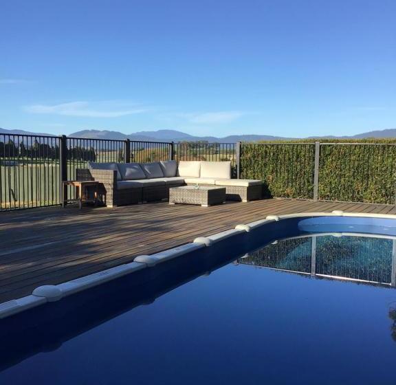 مبيت وإفطار Willow Lodge