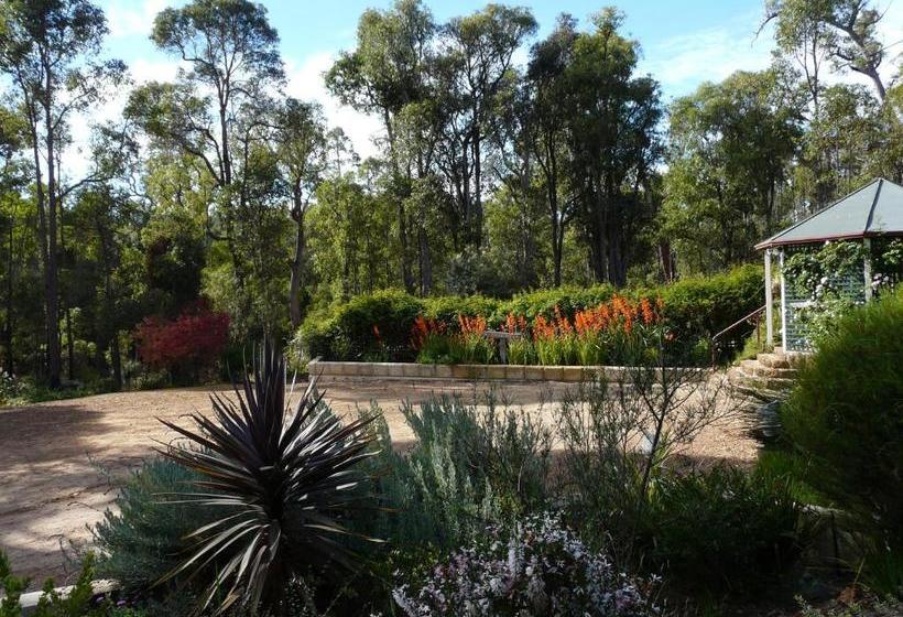 Country Charm Retreat B&b