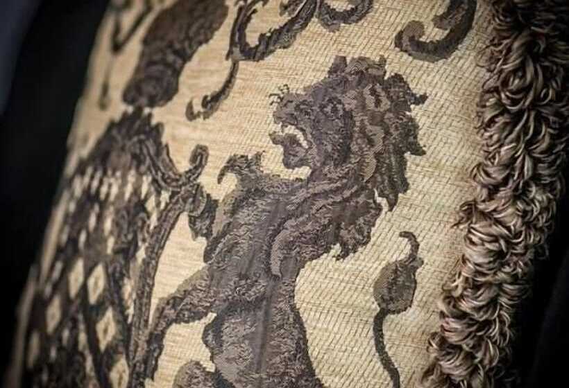 هتل The Royal