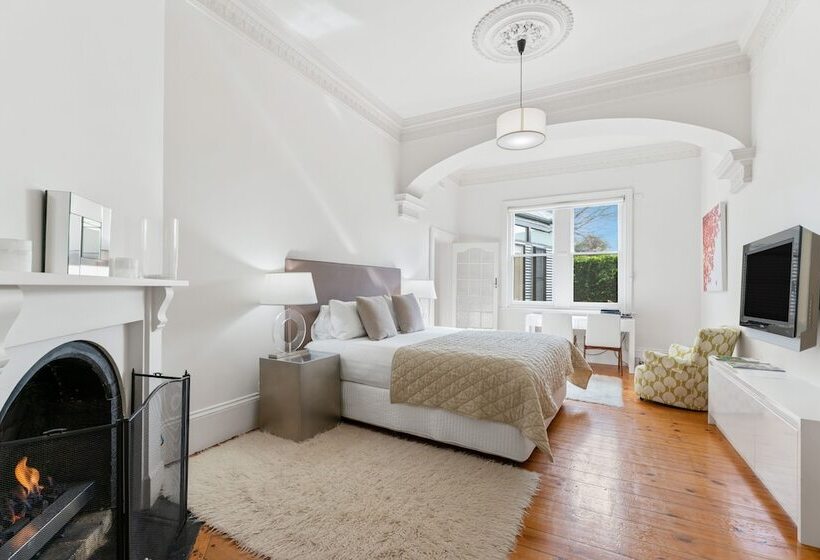 پانسیون Colhurst House