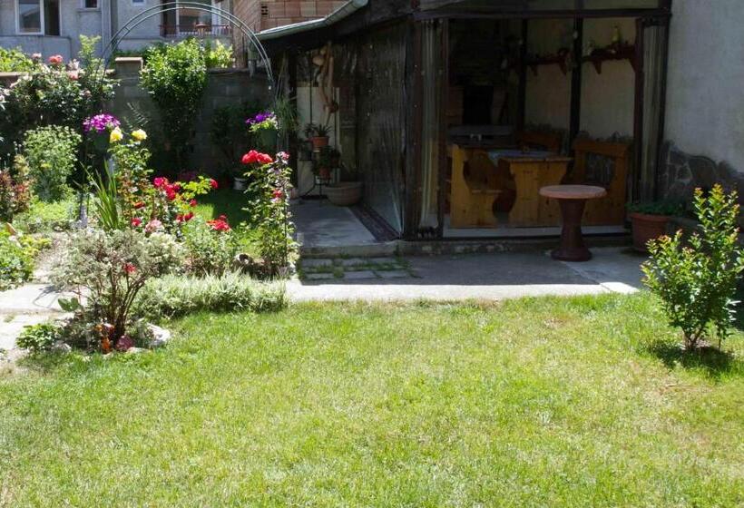 پانسیون Guest House Sokratovi