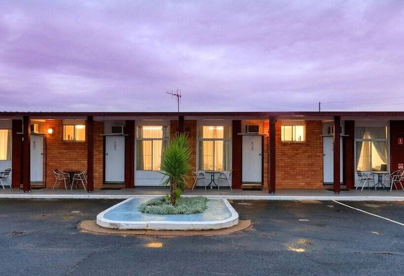 Silver Oaks Motel