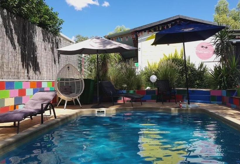 هاستل Alice's Secret Travellers Inn