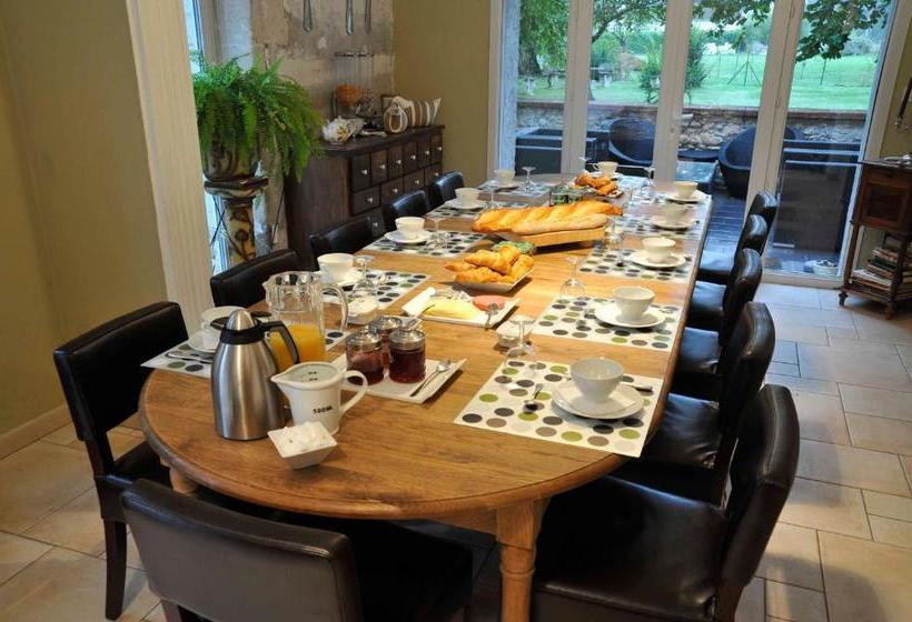 مبيت وإفطار Chambres Et Tables D'hôtes Le Voriou