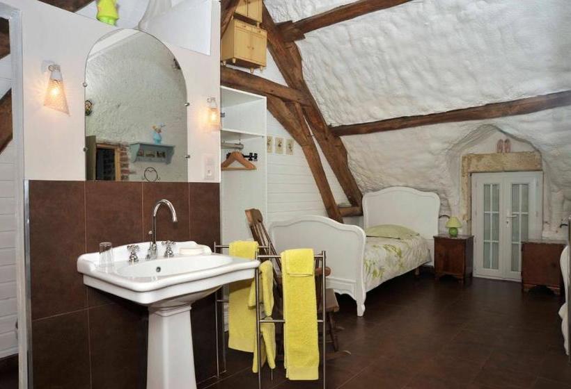 مبيت وإفطار Chambres Et Tables D'hôtes Le Voriou