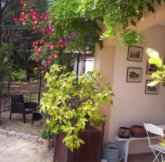 مبيت وإفطار Les Glycines