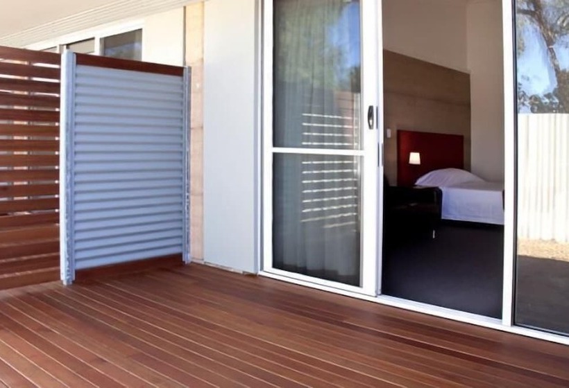 Crossroads Ecomotel