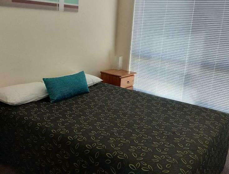 Emerald Motel Apartments