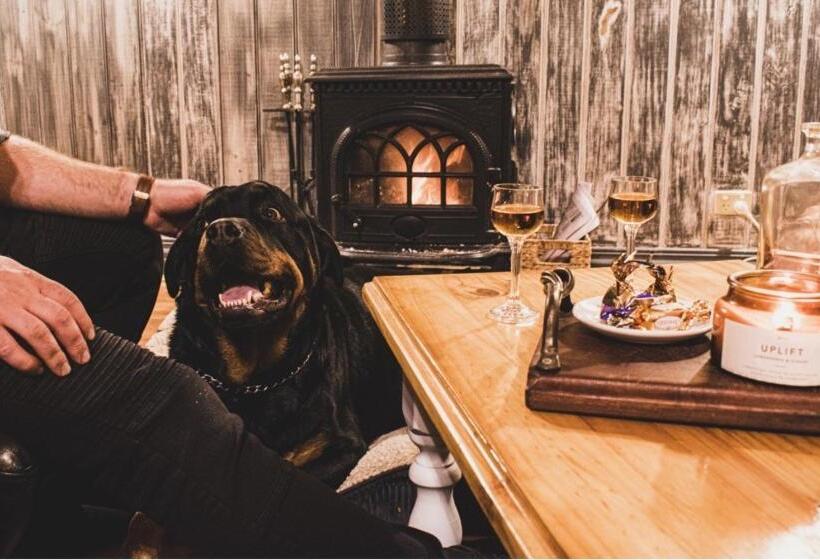 Отель Trawool Shed Cottages, Cafe And Restaurant