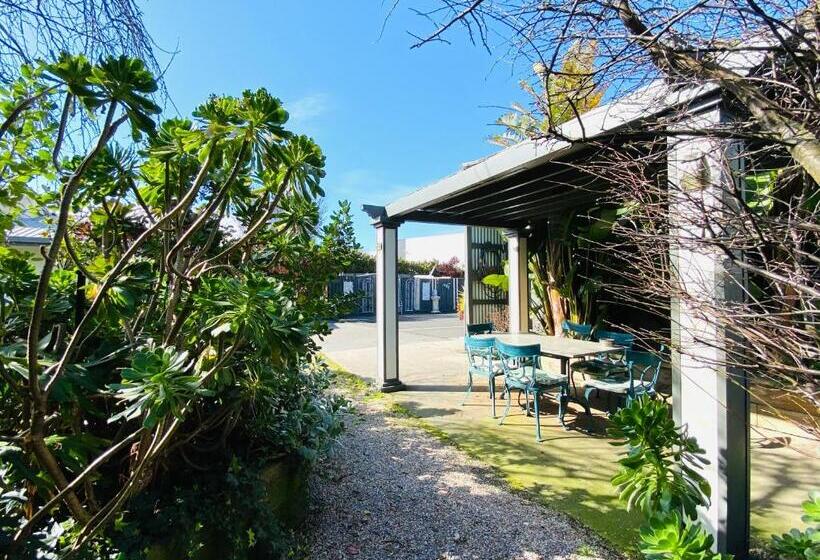Mid Valley Motel