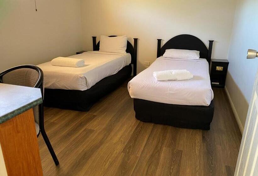 مُتل Emerald Explorers Inn