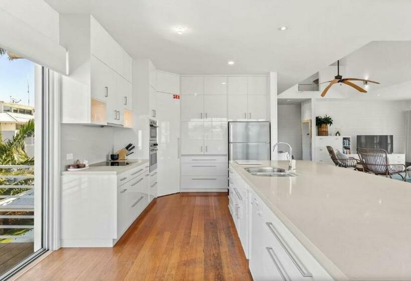 پانسیون Byron Baythers