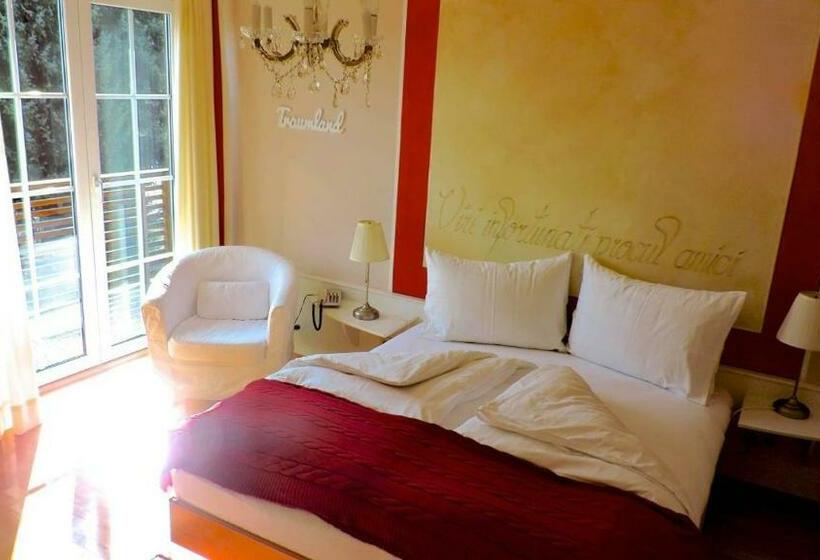 تختخواب و صبحانه Lovely In Boutique Hotel Velden