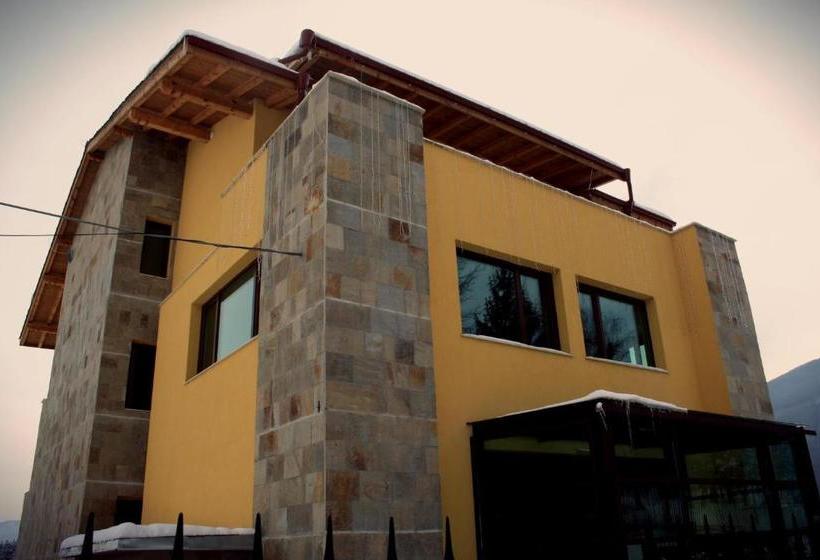 Family Hotel Kom