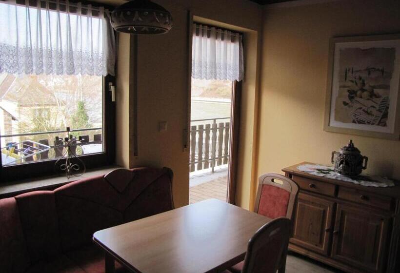 ホテル Panoramacafé Kattenes