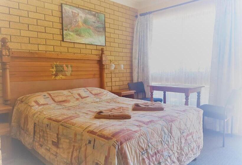 Lake Front Motel
