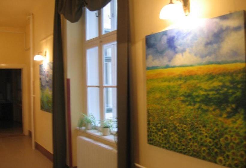 پانسیون Mater Salvatoris House