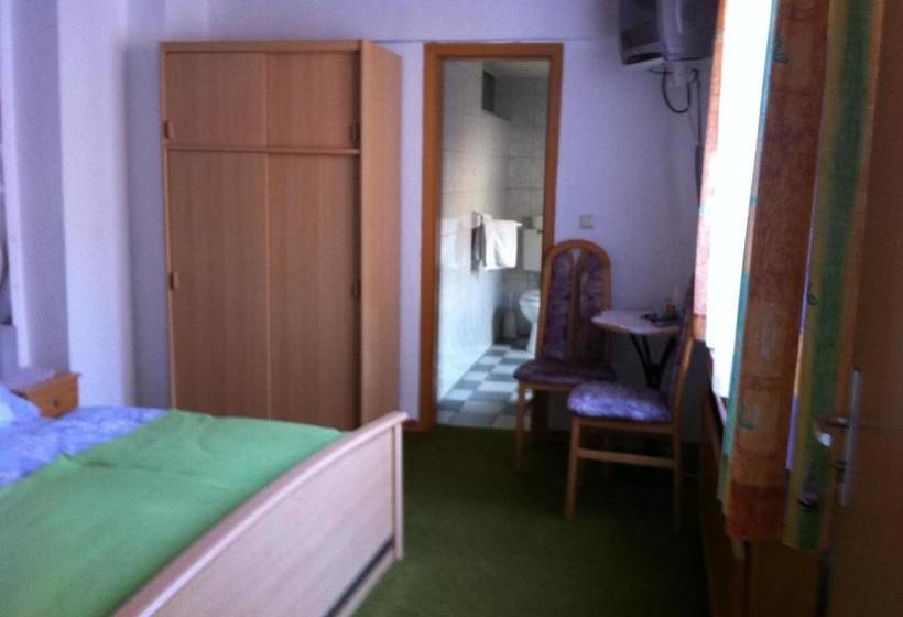 膳宿费 Zur Burg Eltz