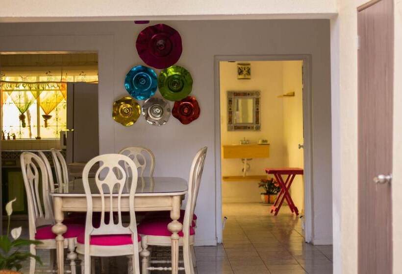 ユースホステル Hostal Tlaquepaque