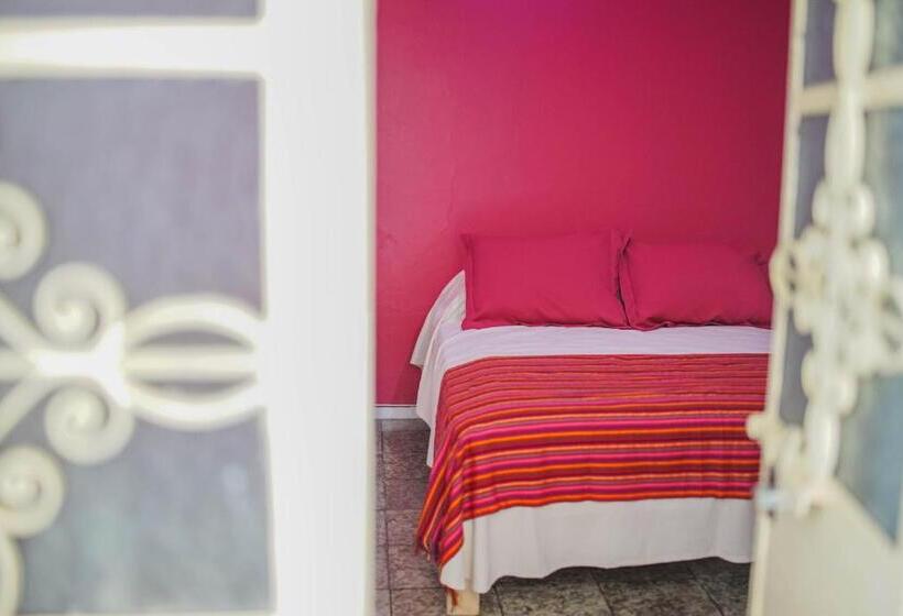 ユースホステル Hostal Tlaquepaque