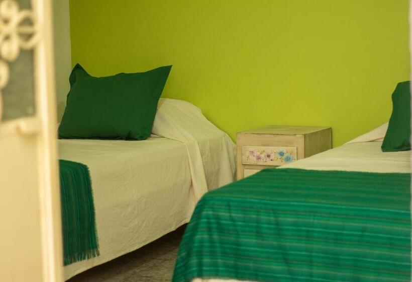ユースホステル Hostal Tlaquepaque