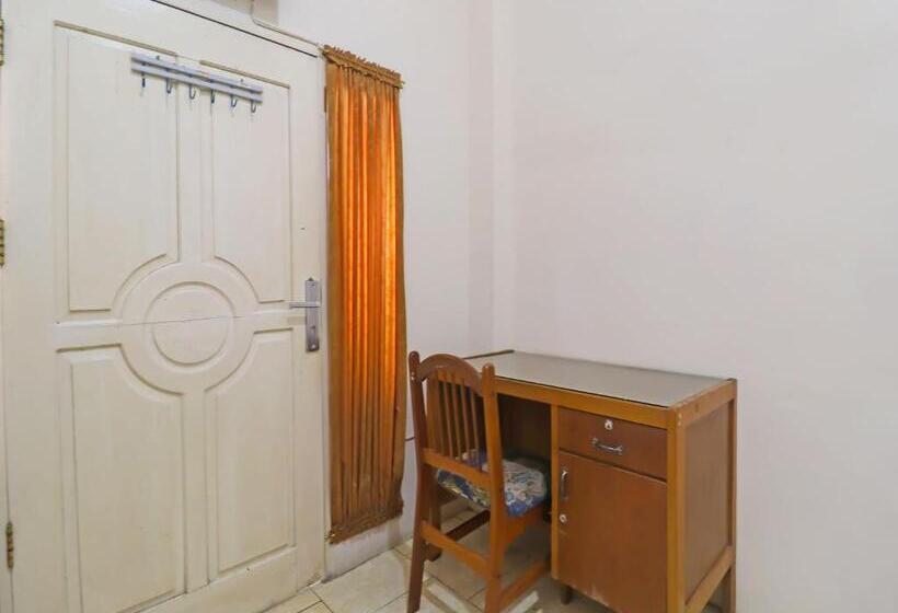 هتل Oyo Life 2899 Ardilia Kost