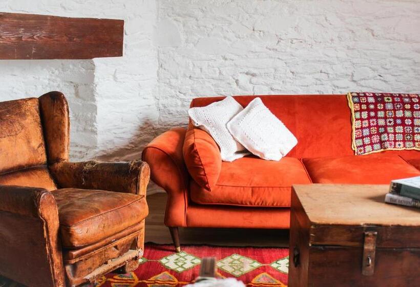 ホテル The Bull Inn