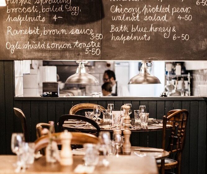 ホテル The Bull Inn