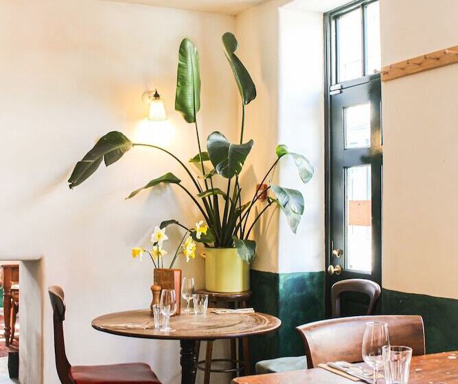 ホテル The Bull Inn