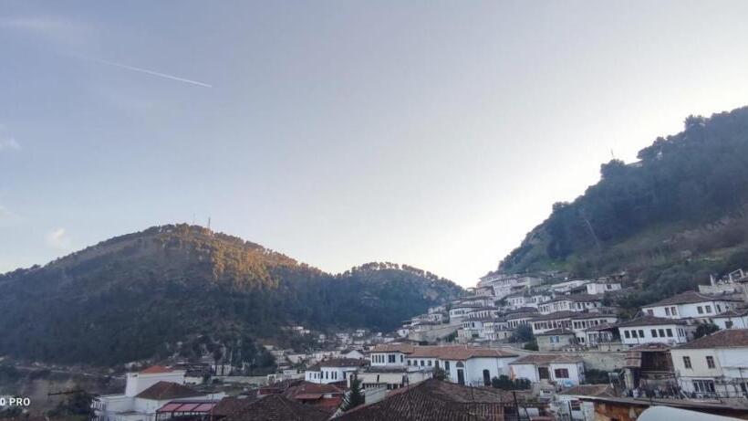 פנסיון Guest House Baba Lluka