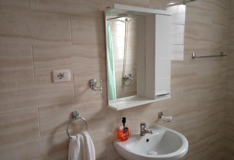 פנסיון Guest House Baba Lluka