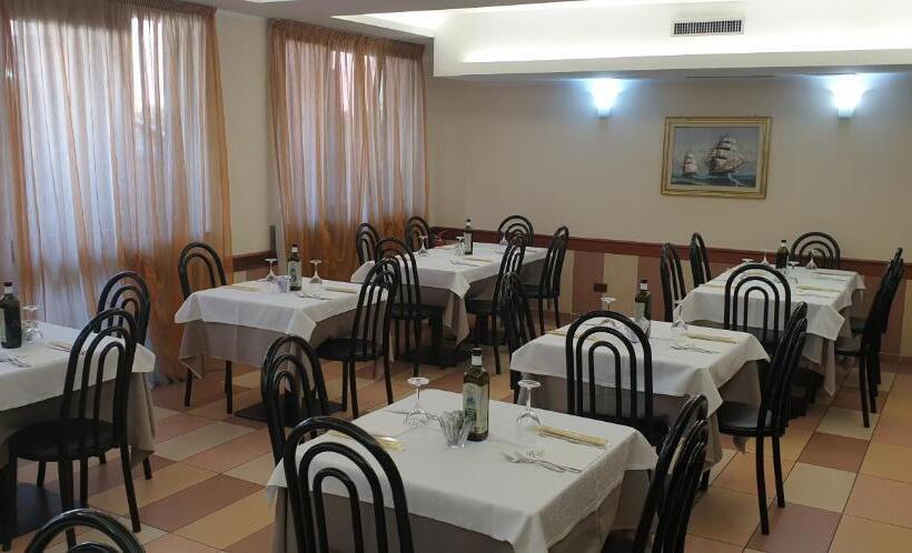 هتل Albergo Ristorante Delfino