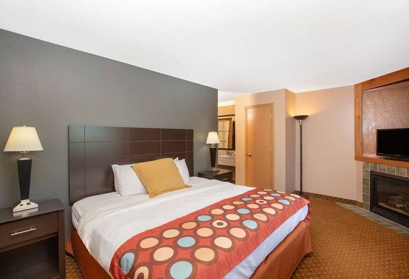هتل Americinn By Wyndham Coralville