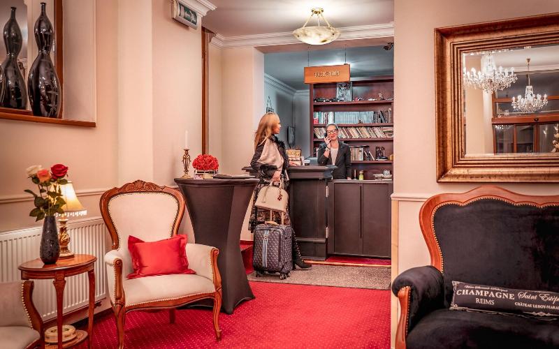هتل Capital With Private Wellness