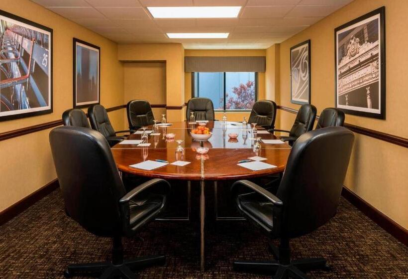 هتل Four Points By Sheraton Boston Logan Airport Revere