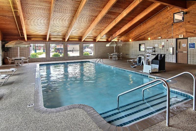 Blossom Hotel & Suites Traverse City