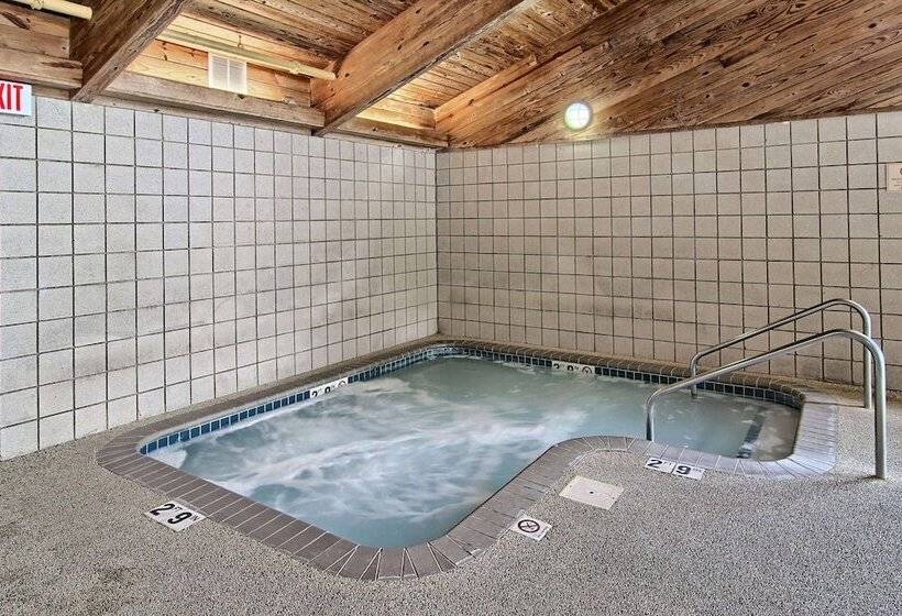 Blossom Hotel & Suites Traverse City