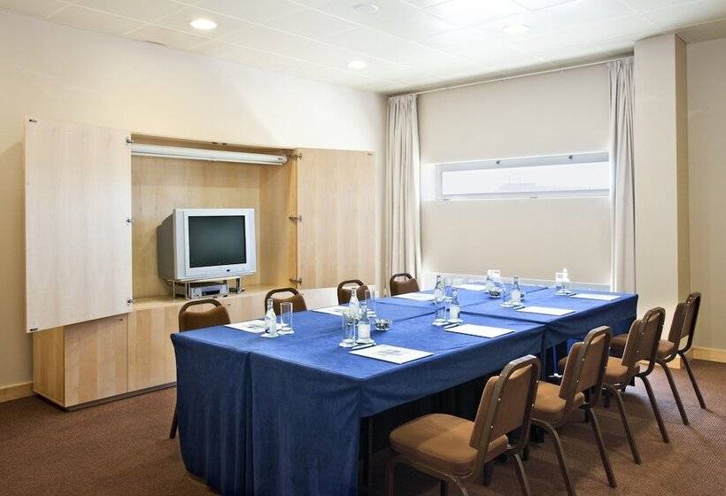 호텔 Holiday Inn Express Lisbon Oeiras, An Ihg