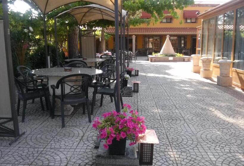 Отель Hostal Isis