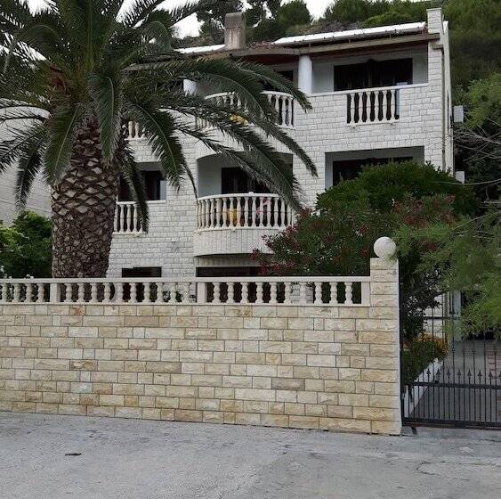 فندق Krilo