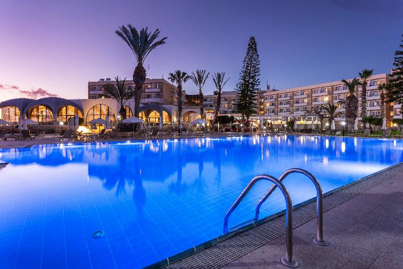 هتل Louis Phaethon Beach