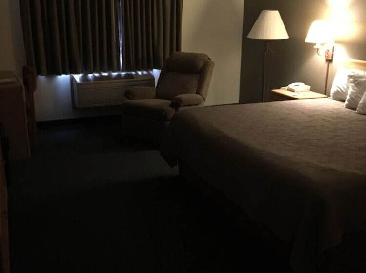 ホテル Moose Lake Lodge & Suites