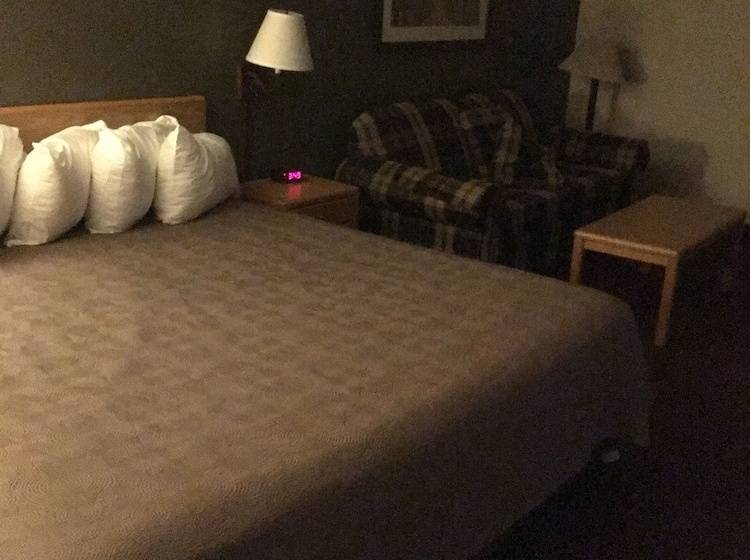 ホテル Moose Lake Lodge & Suites
