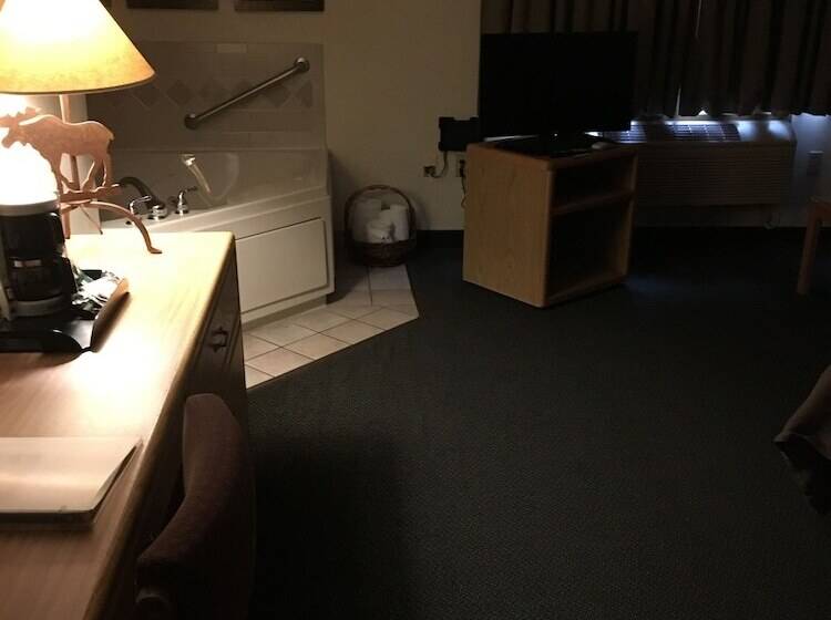 ホテル Moose Lake Lodge & Suites